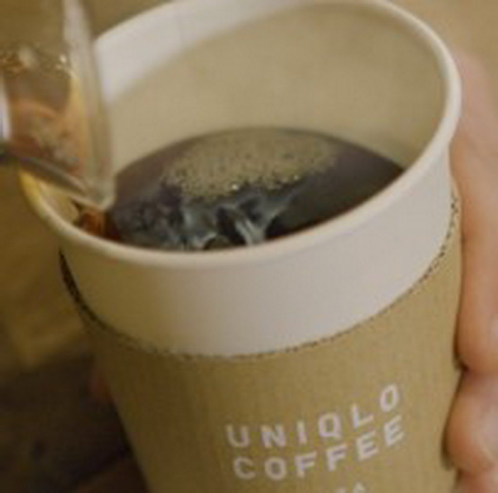 使用藝妓咖啡豆研磨而成的手沖咖啡，格外令人期待。（圖片來源：ⒸUNIQLO Co., Ltd）