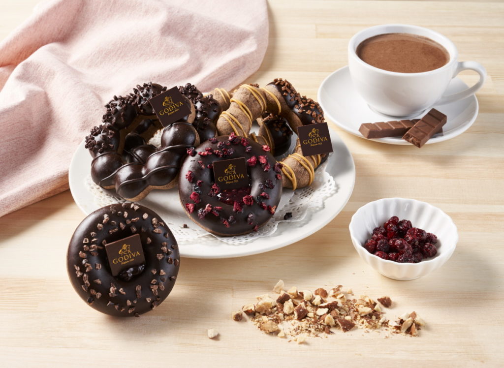 .Mister Donut 攜手比利時皇室御用巧克力品牌 GODIVA，打造巧克力甜甜圈界的精品。