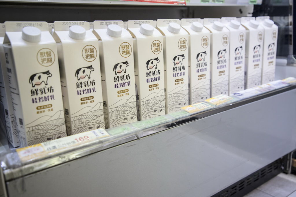 即日起至2022_2_8止，可於全台全家店舖享有購買鮮乳坊桂芳鮮乳單件109元，兩件199元的優惠。