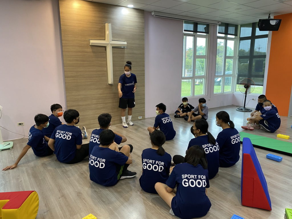 中華基督教救助協會規劃 8 個陪讀班，共 116 名孩子與 18 位老師加入勞倫斯體育計畫