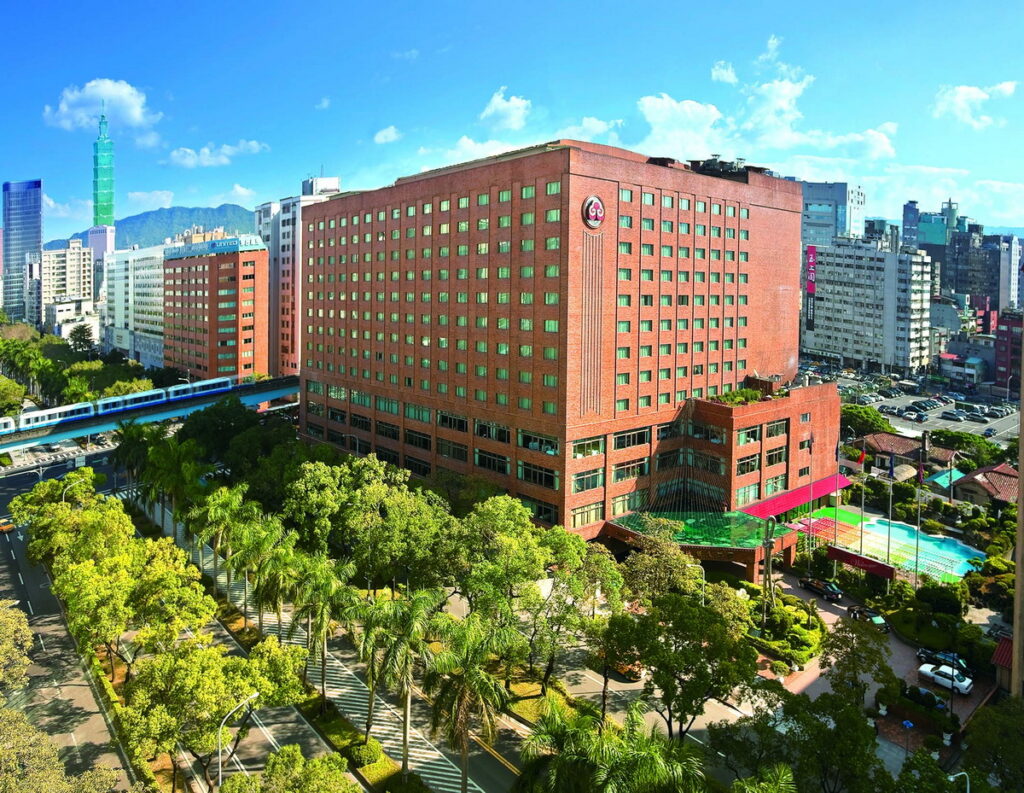 台北福華大飯店位於交通便捷的大安區精華地段（台北福華大飯店提供）
